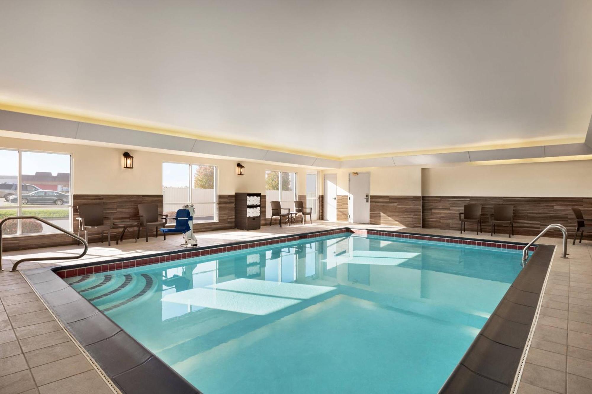 Hotel Fairfield & Wheeling - St. Clairsville, Oh 3*